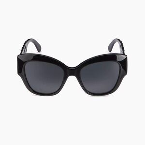 Chic Black Sunglasses